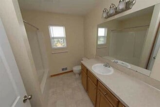 3880 Kenowa Ave SW in Grandville, MI - Building Photo - Building Photo