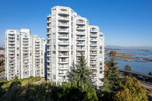 Palace Quay II in New Westminster, BC - Building Photo