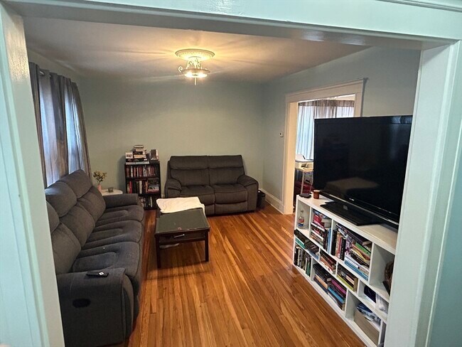 25 Irvington Rd in Somerville, MA - Building Photo - Building Photo