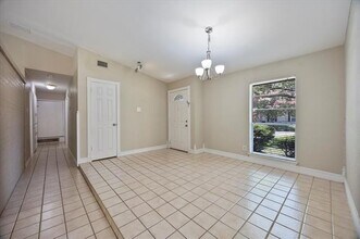 2413 Village Green Dr in Garland, TX - Foto de edificio - Building Photo