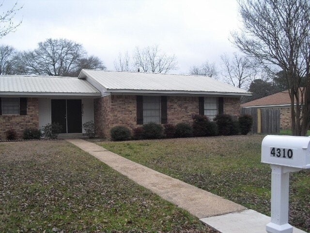 4310 Idalou Dr in Texarkana, TX - Building Photo - Building Photo