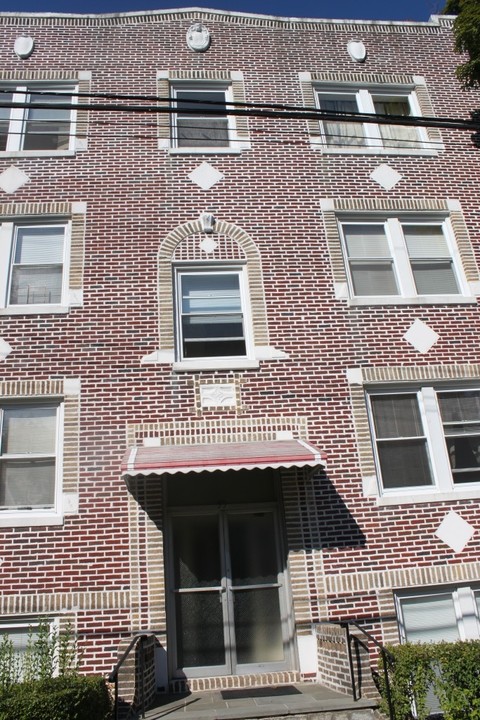 51 Chase Ave in Yonkers, NY - Building Photo