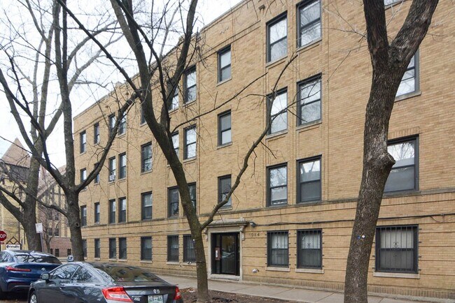 1112 W Lill Ave, Unit J02P in Chicago, IL - Building Photo - Building Photo