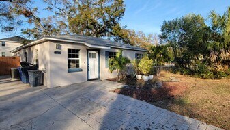 4715 W Wallcraft Ave in Tampa, FL - Building Photo
