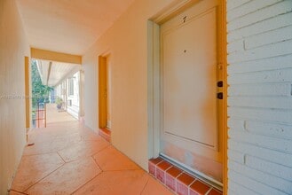 212 Phoenetia Ave in Coral Gables, FL - Building Photo - Building Photo