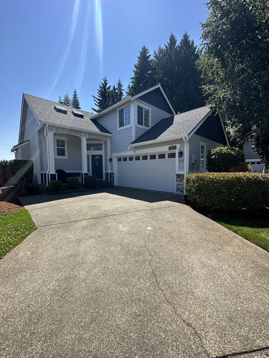 5049 Chambers Creek Loop SE in Olympia, WA - Building Photo