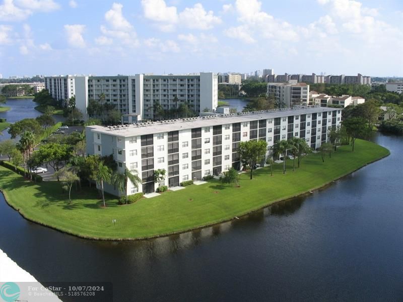 2236 N Cypress Bend Dr in Pompano Beach, FL - Building Photo