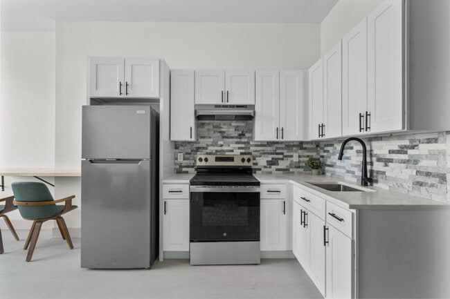 100 Jefferson Sq in Waterbury, CT - Building Photo - Building Photo