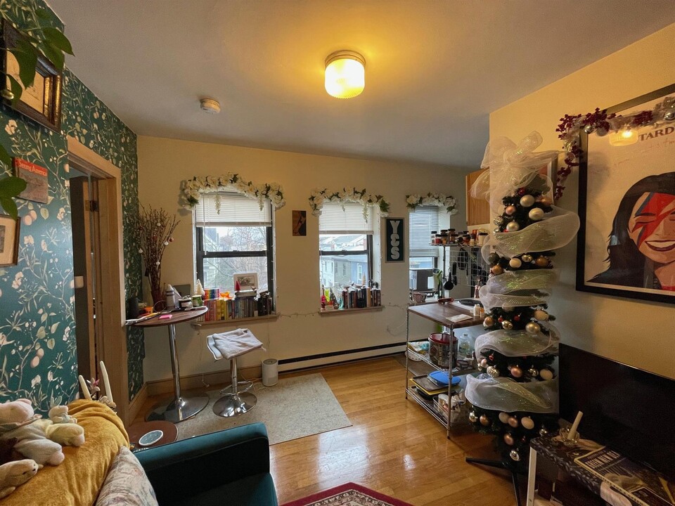 42 Ivaloo St in Somerville, MA - Building Photo