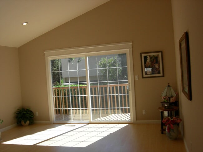 1284 Poplar Ave in Sunnyvale, CA - Building Photo - Building Photo