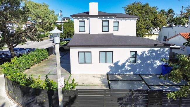 927 SW 18th Ave in Miami, FL - Building Photo - Building Photo