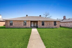 2828 Cottonwood Ln, Unit 2828 in Balch Springs, TX - Building Photo