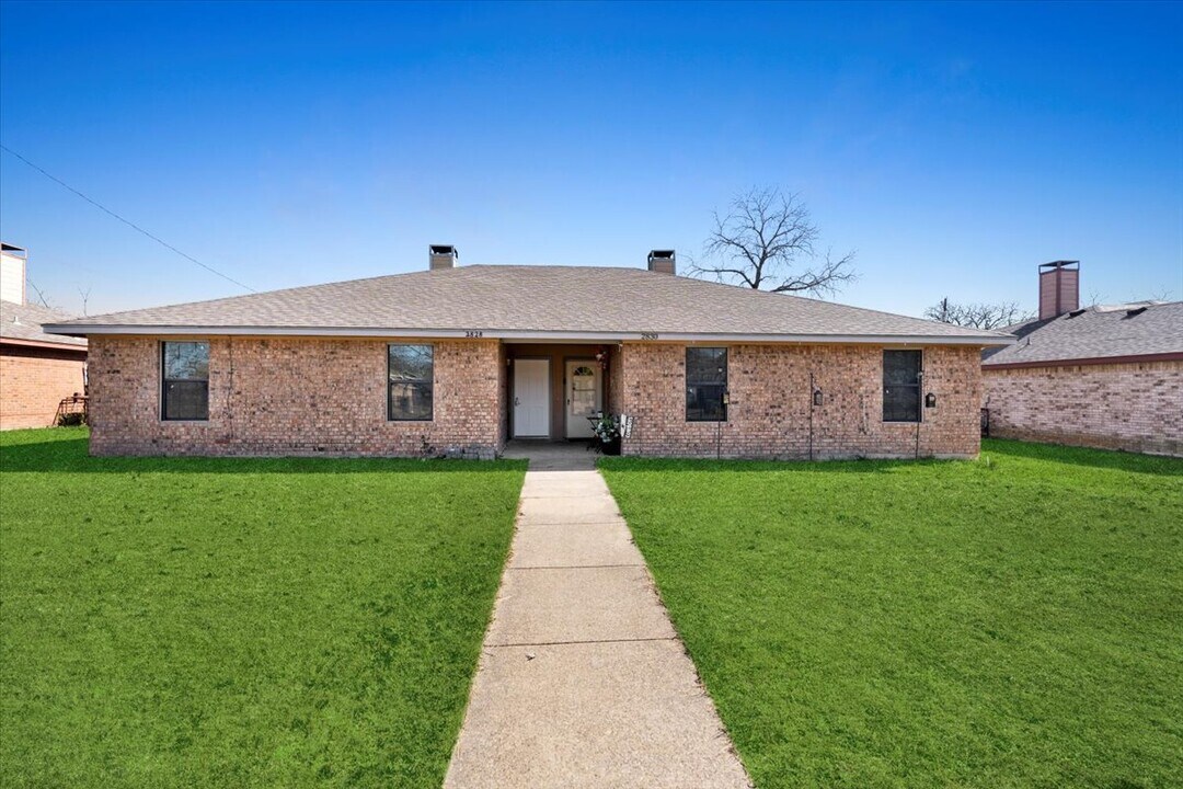 2828 Cottonwood Ln, Unit 2828 in Balch Springs, TX - Building Photo