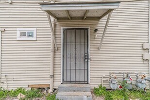 2407 S New Braunfels Ave in San Antonio, TX - Building Photo