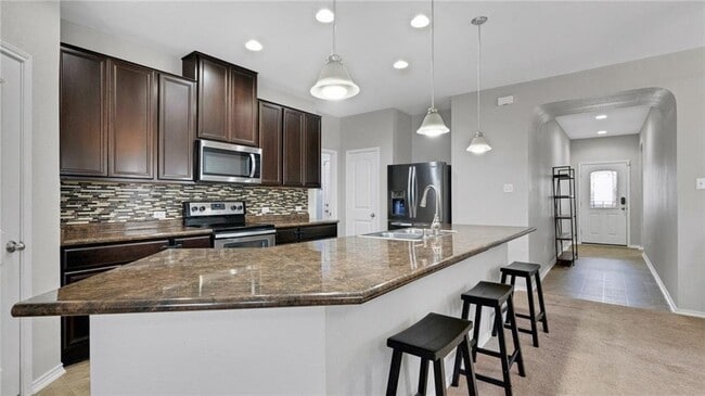 330 New Bridge Dr in Kyle, TX - Foto de edificio - Building Photo