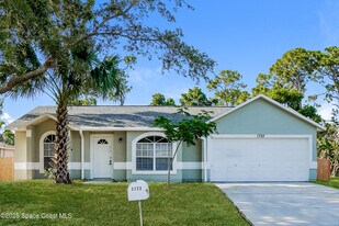 1722 Elmhurst Cir SE in Palm Bay, FL - Building Photo