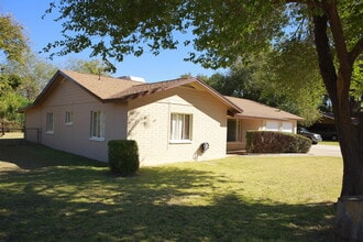 2005 S College Ave in Tempe, AZ - Foto de edificio - Building Photo