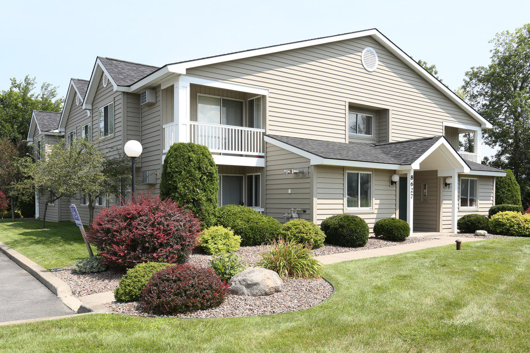 New Country Village Apartments in Cicero, NY - Foto de edificio