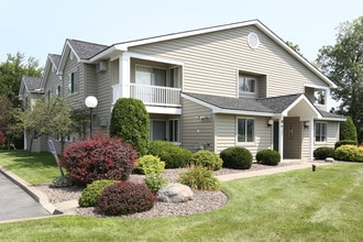 New Country Village Apartments in Cicero, NY - Foto de edificio - Building Photo