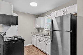 2125 Aberdeen Ave in North Charleston, SC - Building Photo - Building Photo