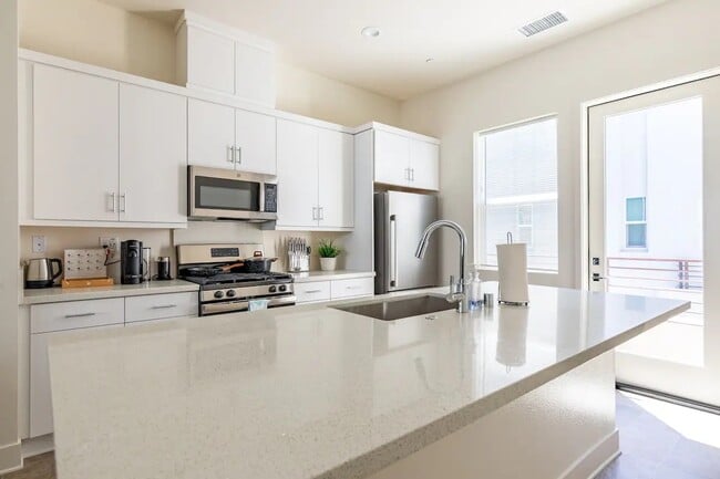927 E Mason Ln, Unit 38 in Anaheim, CA - Foto de edificio - Building Photo
