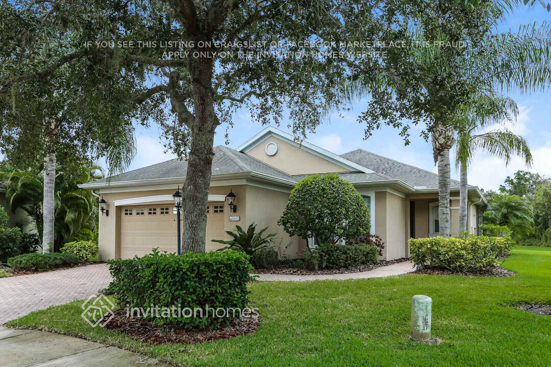 11602 Old Cypress Cove in Parrish, FL - Building Photo