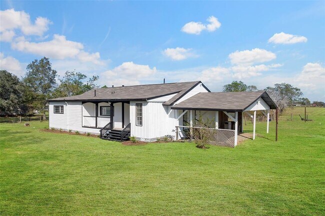 14711 Barak Rd in Guy, TX - Building Photo - Building Photo