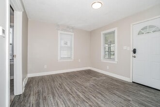 19431 Tyronne Ave in Euclid, OH - Building Photo - Building Photo