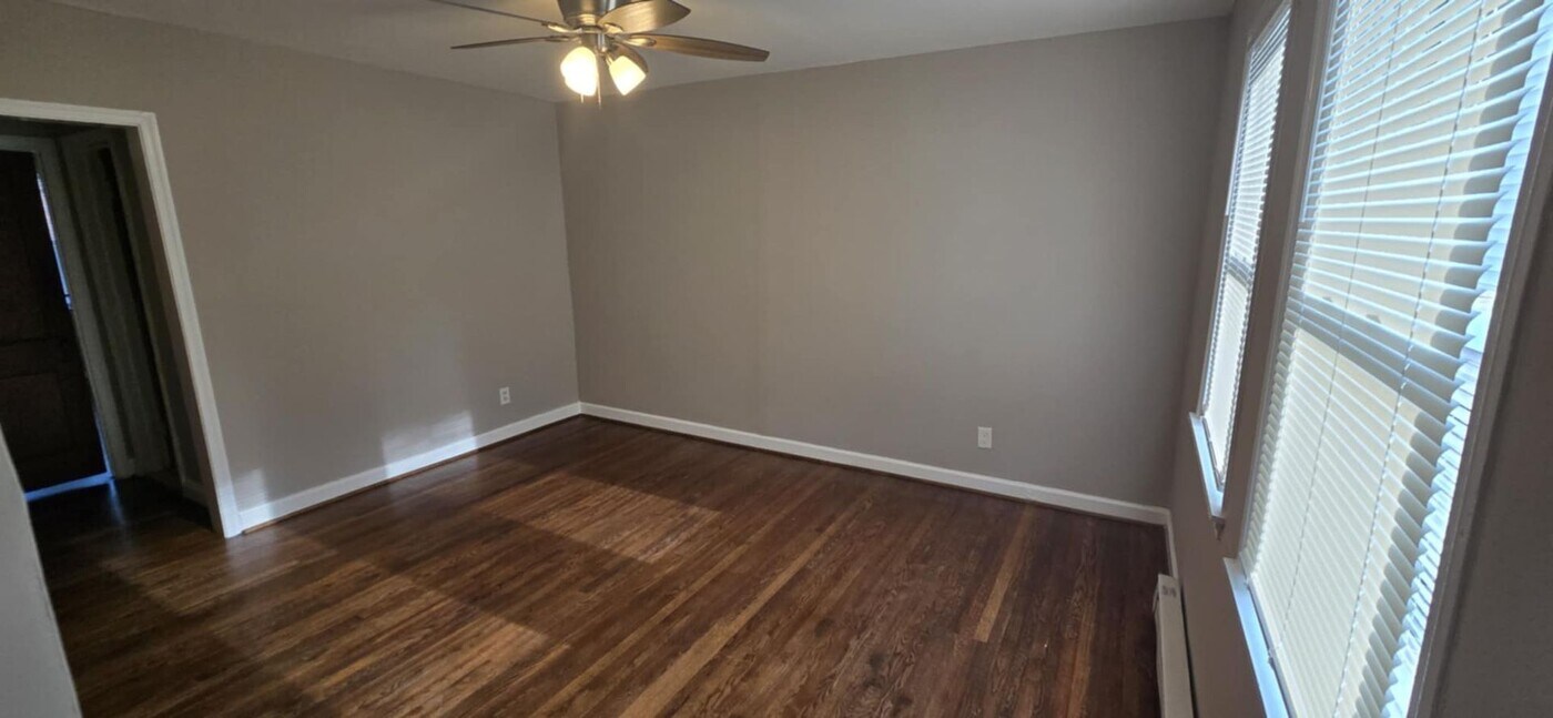 2951 Liberty Pkwy in Dundalk, MD - Foto de edificio