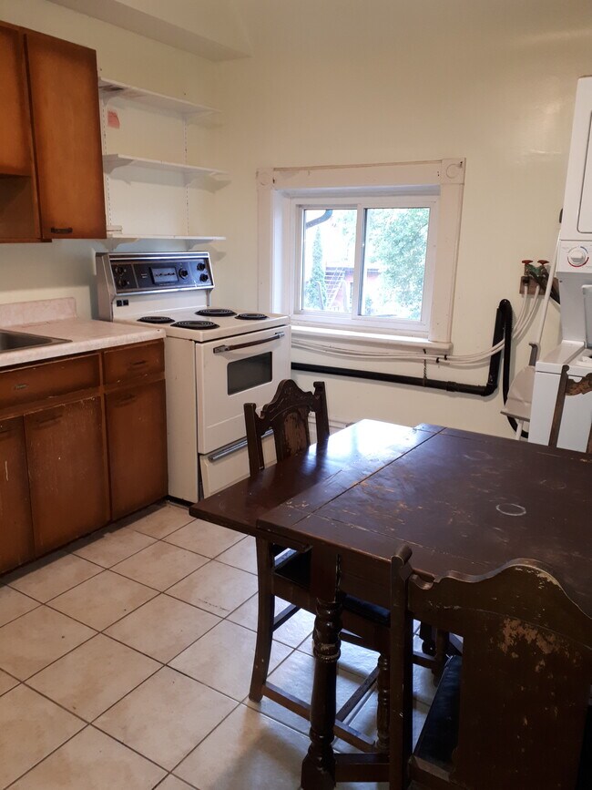 15 Courtland Av W in Kitchener, ON - Building Photo - Building Photo
