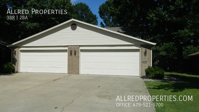 property at 822 N Daisy Ln