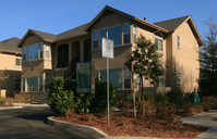 Hartford Square Apartments in Chico, CA - Foto de edificio - Building Photo