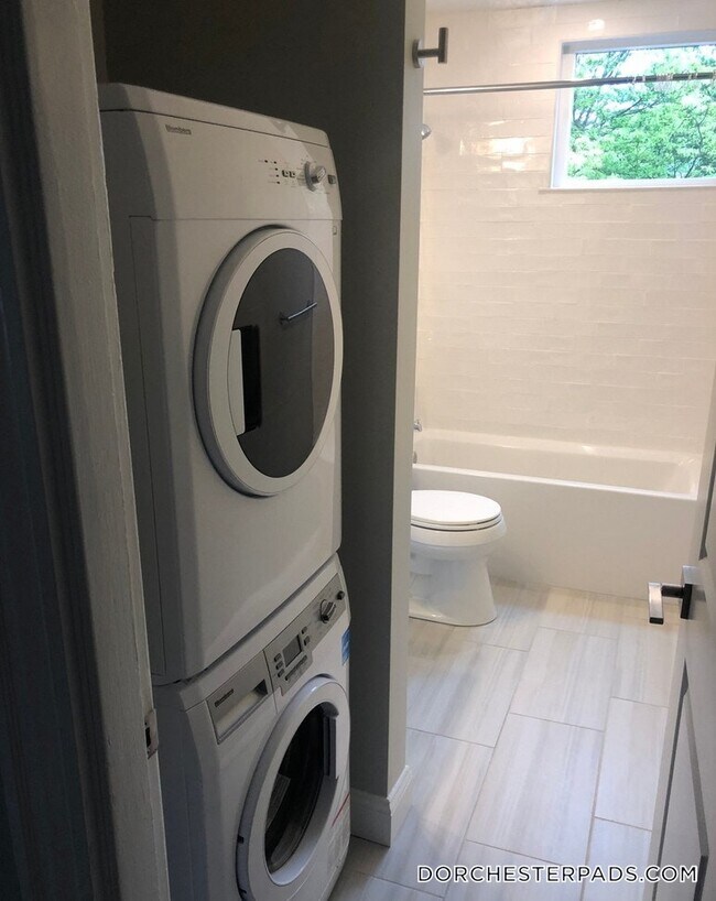 24 Pond St in Boston, MA - Building Photo - Building Photo