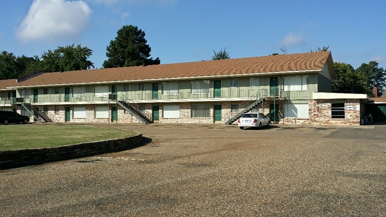 Granada Apartments in Texarkana, AR - Building Photo