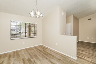 8134 Royal Hart Dr in New Port Richey, FL - Building Photo - Building Photo