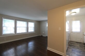 320 E 28th Ave in North Kansas City, MO - Building Photo - Building Photo