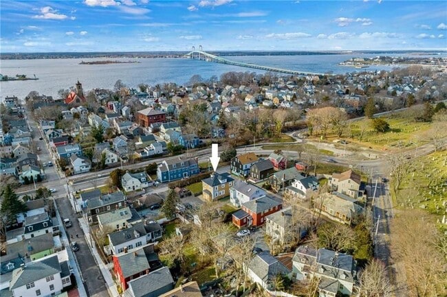 10 Braman St in Newport, RI - Foto de edificio - Building Photo
