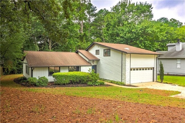 1217 Fairfield Drive in Marietta, GA - Foto de edificio - Building Photo