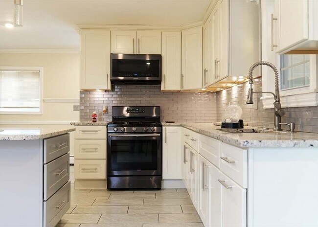 21 Englewood Ave in Worcester, MA - Building Photo - Building Photo