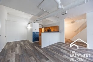 1844 W Henderson St in Chicago, IL - Building Photo