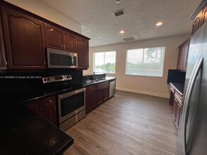 1181 Camellia Cir in Weston, FL - Building Photo - Building Photo