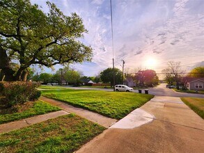 2202 Bolivar St in Denton, TX - Building Photo - Building Photo