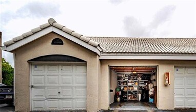 2890 N Oakland Forest Dr, Unit 201 in Oakland Park, FL - Building Photo - Building Photo