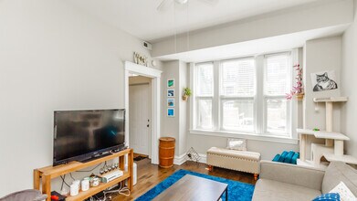 2616 W Augusta Blvd, Unit 3 in Chicago, IL - Foto de edificio - Building Photo