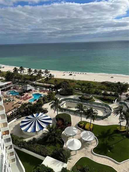 5161 Collins Ave, Unit 1717 in Miami Beach, FL - Building Photo - Building Photo