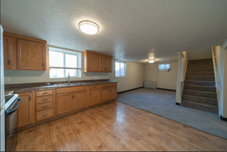 480 E 200 N, Unit A in Roosevelt, UT - Foto de edificio - Building Photo