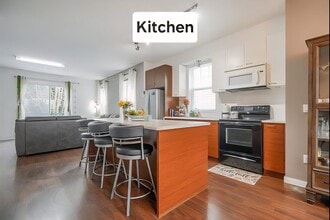 8767-T162 162 St in Surrey, BC - Building Photo - Building Photo