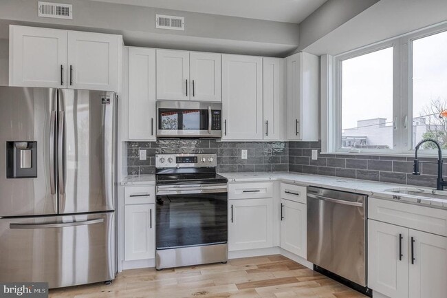 property at 1917 N Lawrence St