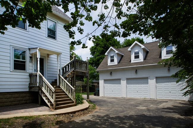 property at 212 W Russell St