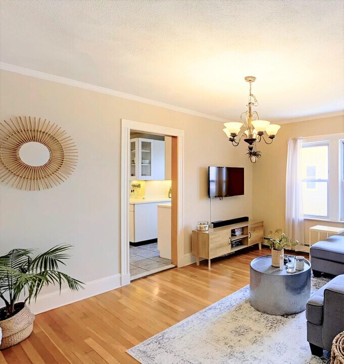 94 Heath St, Unit 3 in Somerville, MA - Foto de edificio